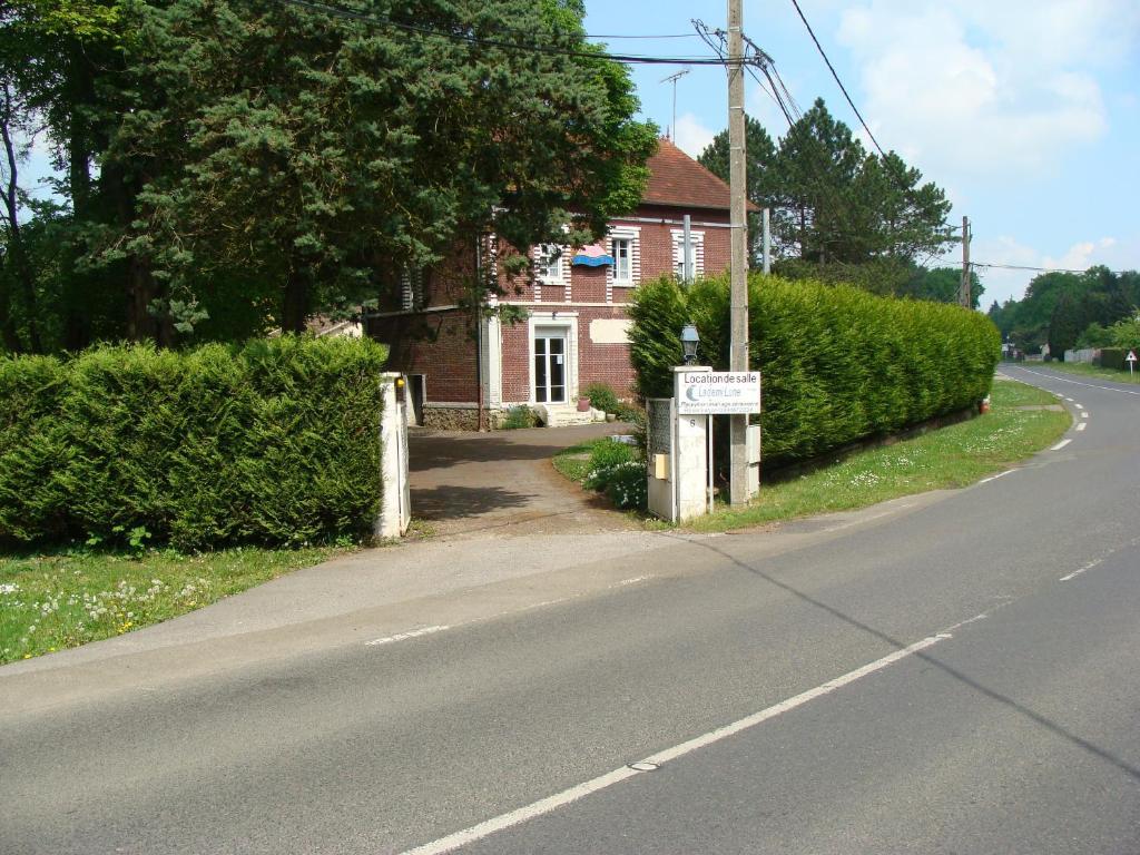 La Demi-Lune Bed & Breakfast Bailleval Eksteriør bilde